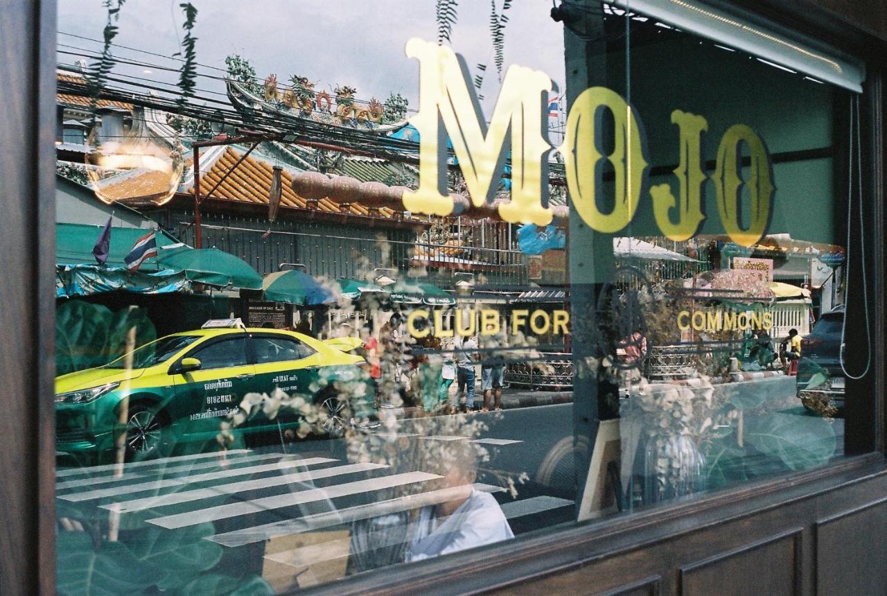 Отель Mojo Old Town Phranakorn Бангкок Экстерьер фото